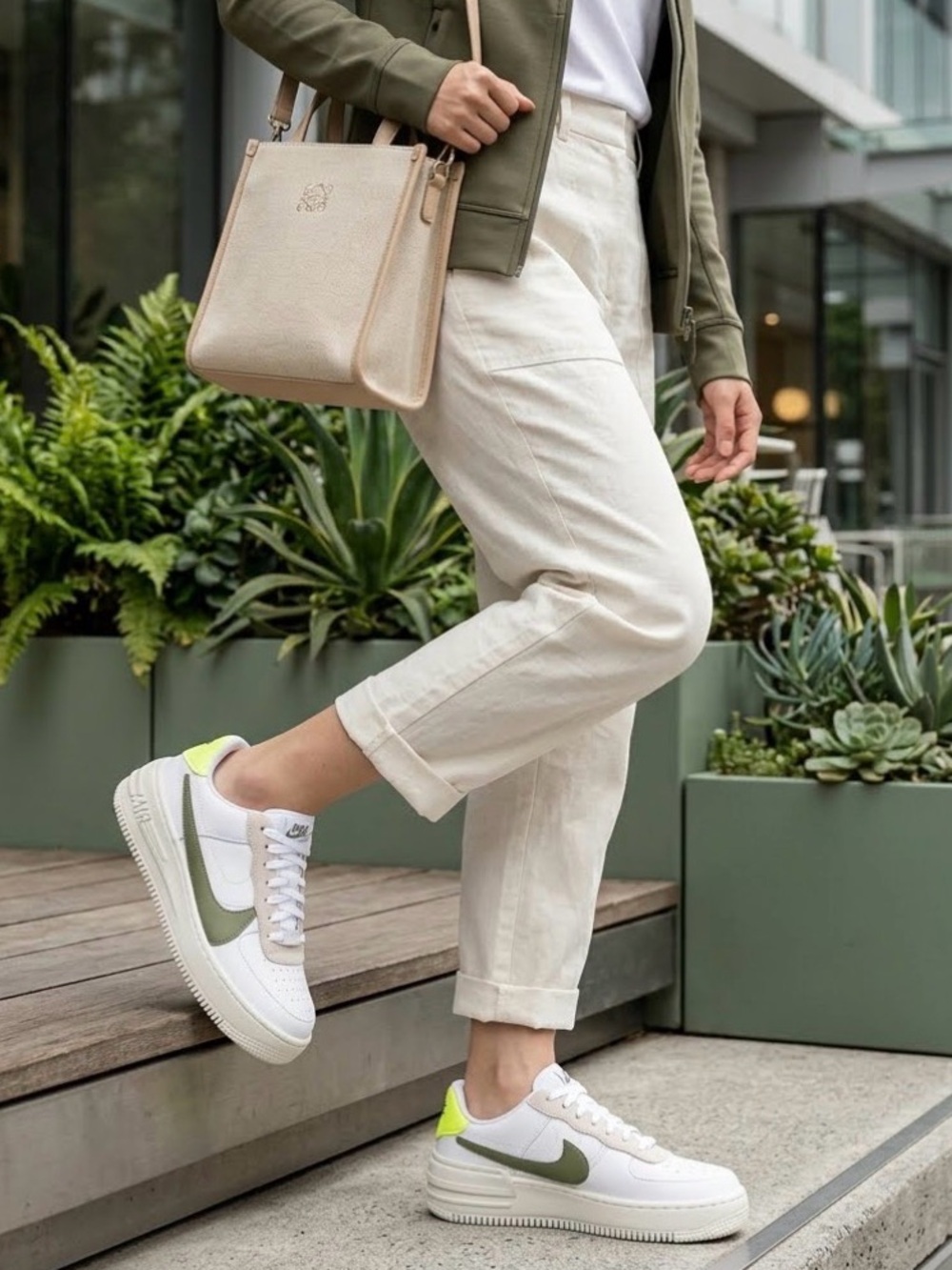✨Hot Pick✨ Nike Air Force 1 Women’s White Green Sneakers Size 7.5